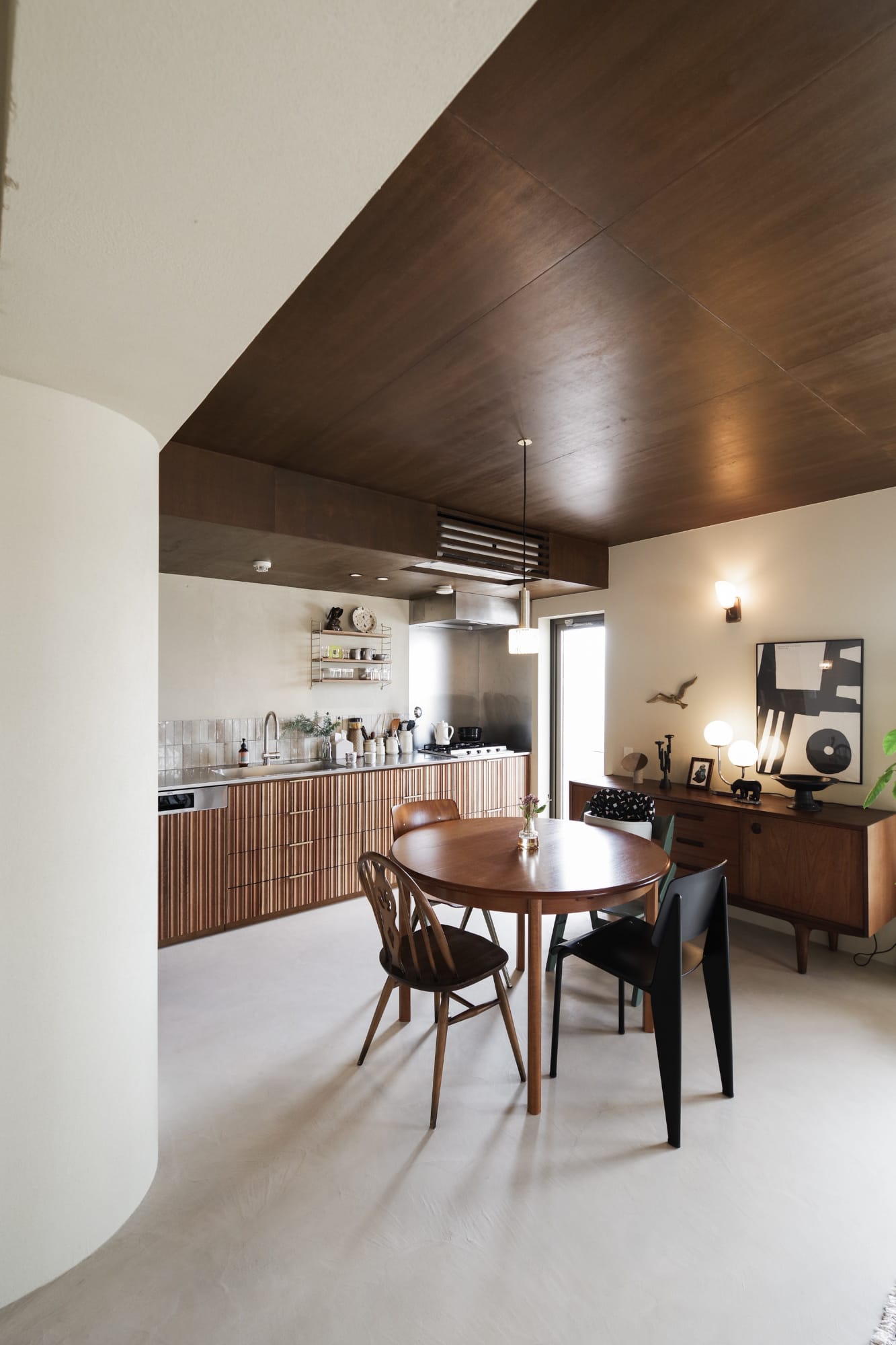 建築デザイナーの自邸は、素材と家具を愛でるギャラリー1