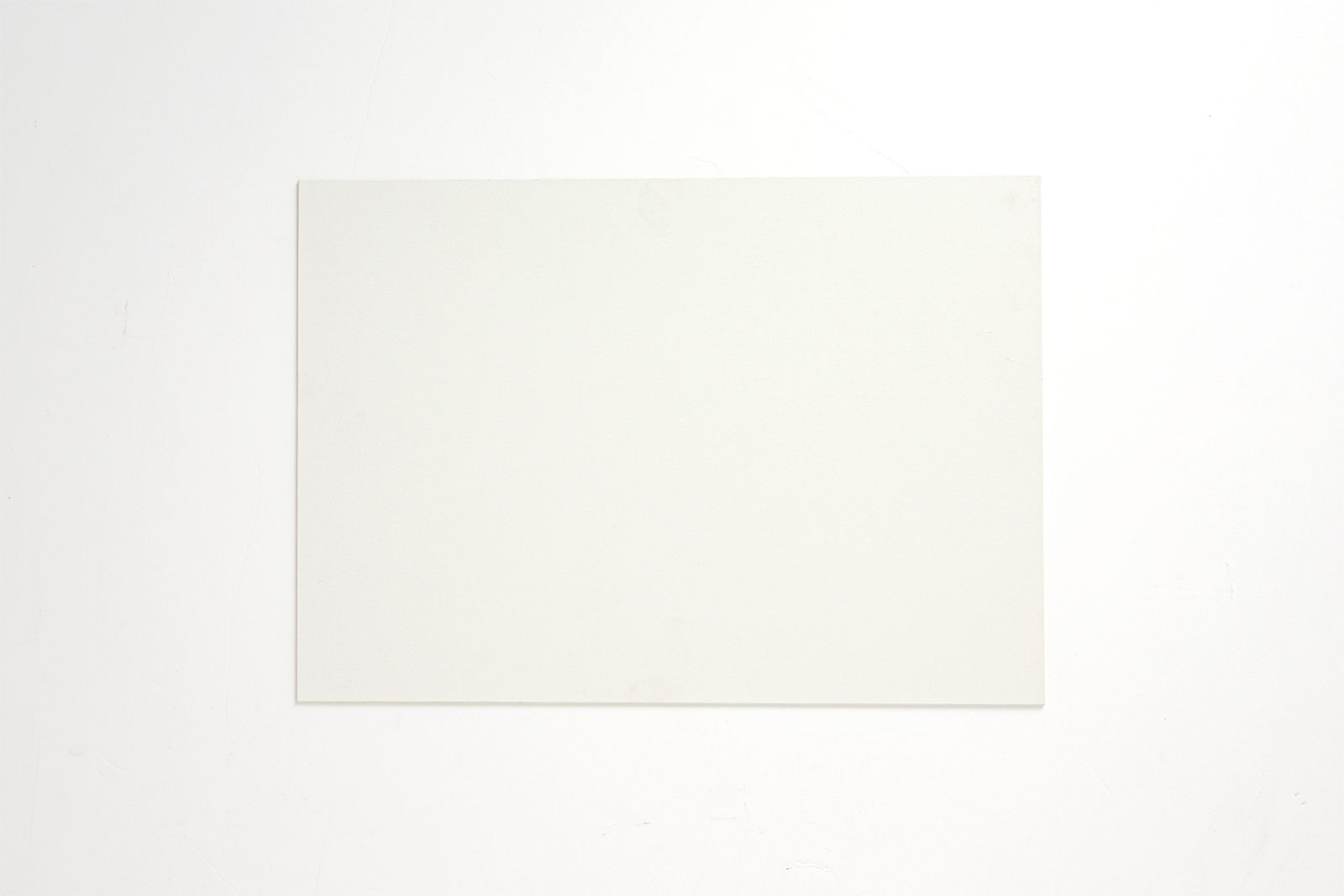 塗装のキッチンパネル マットホワイト KB-OT001-01-G248 塗装仕上げのざらっとした質感があります