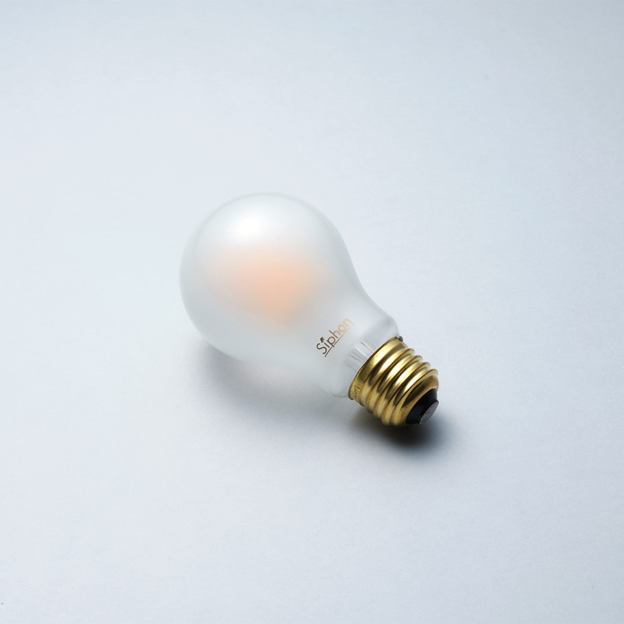 フロストLED電球 φ60(E26)45W相当 アイス 2700K電球色 LT-BB008-02-G141 アイスは中の黄色い光源がほんのり透けて見えます