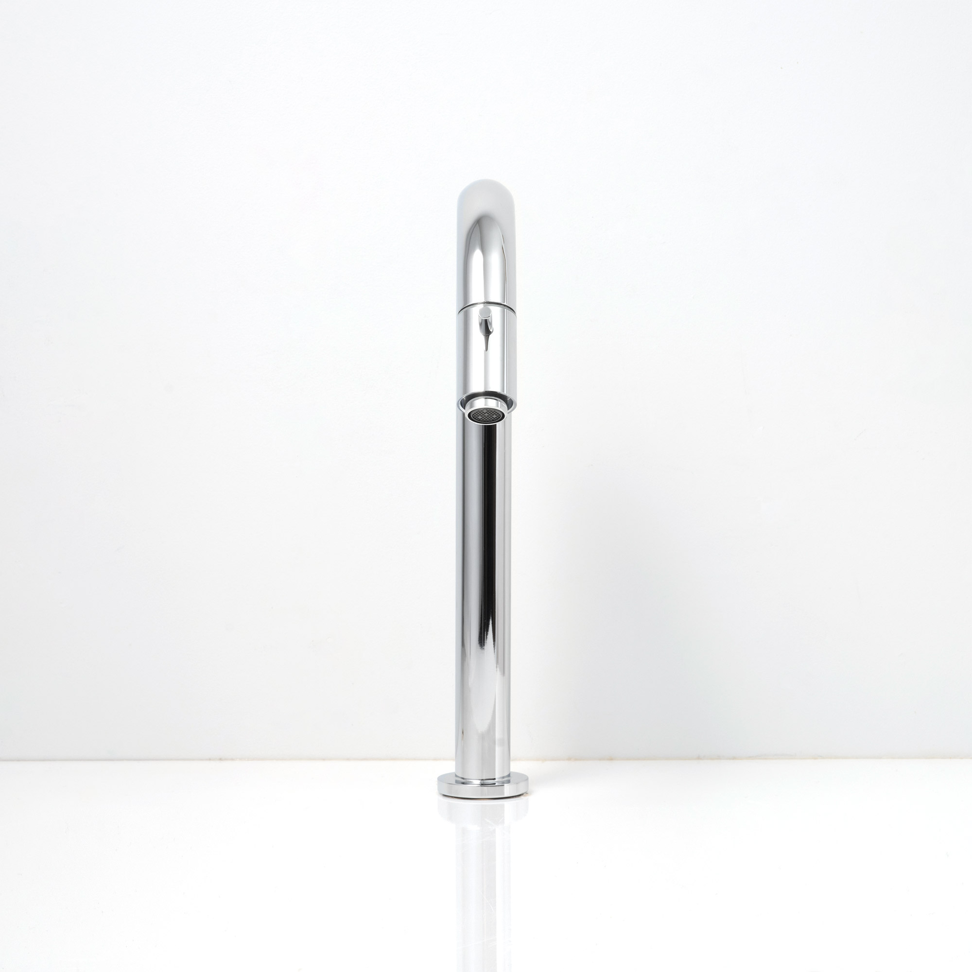 洗面水栓 TT-2：スパウトレバー単水栓 グースネック クローム KB-PT011-17-G141 レバーが上で止水の状態です