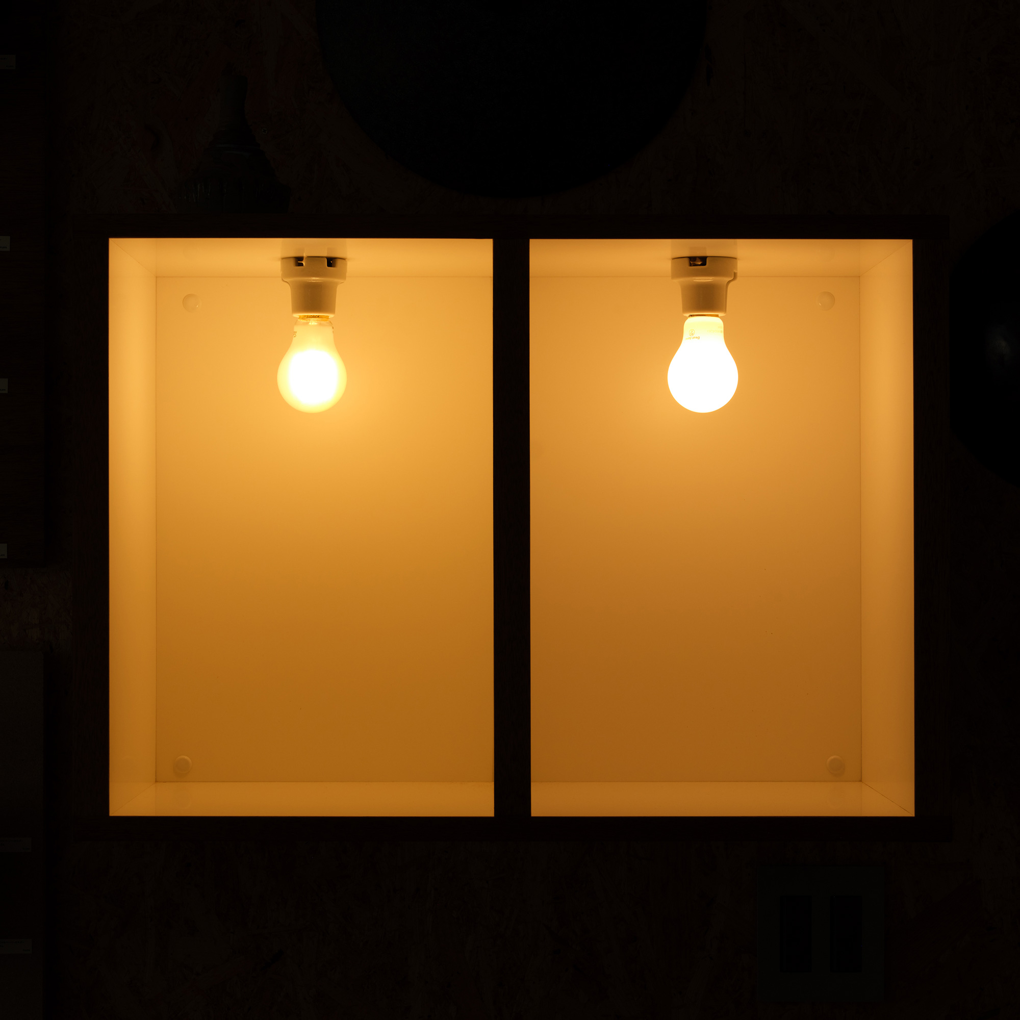 フロストLED電球 φ60(E26)40W相当 スノー 2700K電球色 LT-BB008-04-G141 【2700K】 左：アイス　右：スノー