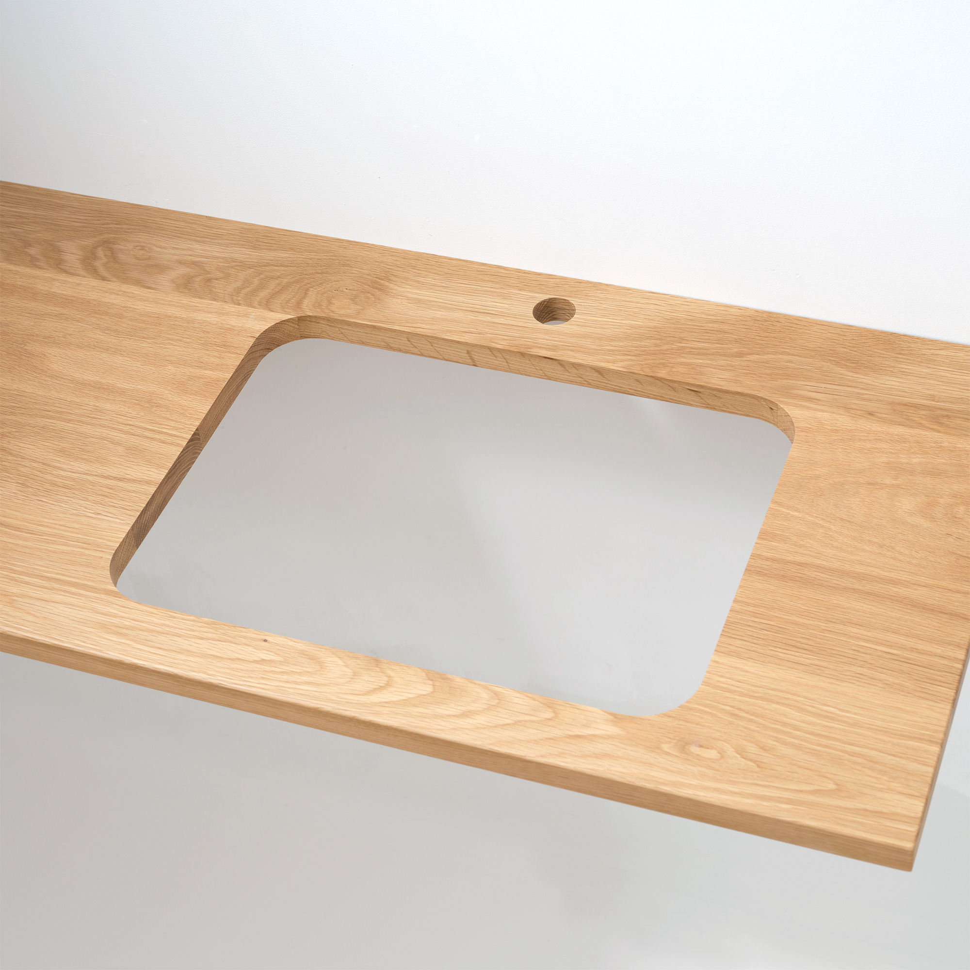 木の洗面カウンター スクエア洗面器 ローライズ 立水栓用 KB-PR013-06-G165 天板に専用の穴が開口済みで届きます。位置やサイズは図面を確認ください（写真はホワイトオーク、水栓用と洗面器用開口あり）