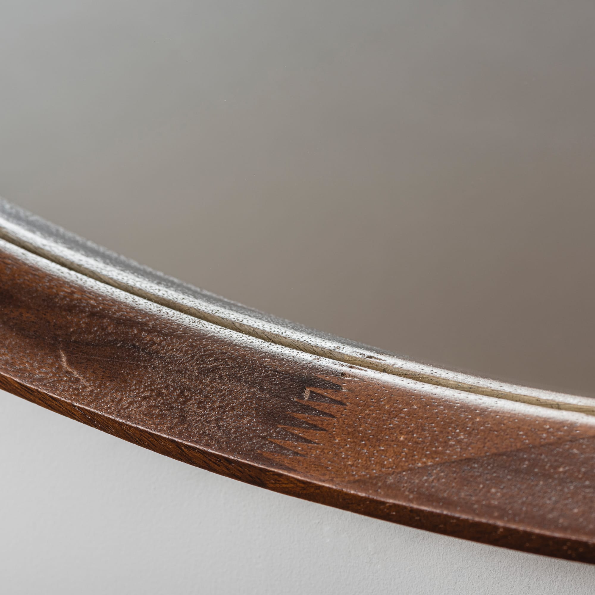 木製ラウンドミラー オーバル 425 KB-AC019-02-G141 フレームには継ぎ目があります