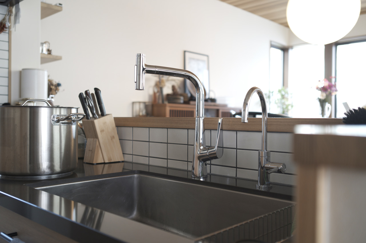 浄水器付き専用単水栓 グースネック クローム KB-PT002-11W-G270 「ハンマーヘッド水栓 ドロップレバー」と「浄水器付き専用単水栓 グースネック クローム」