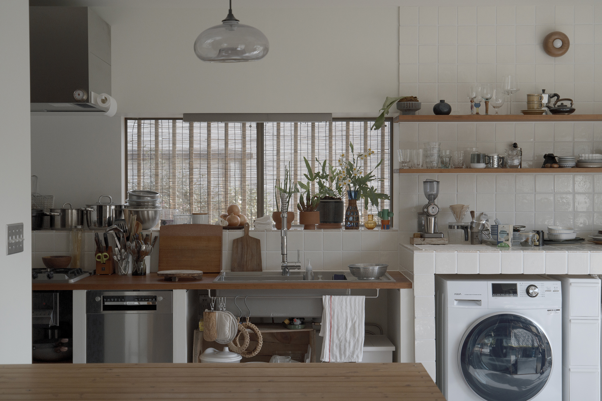 スプリングホース水栓 クローム KB-TP013-01-G141 フリーカット無垢材（ブラックチェリー）のキッチン天板との組み合わせ