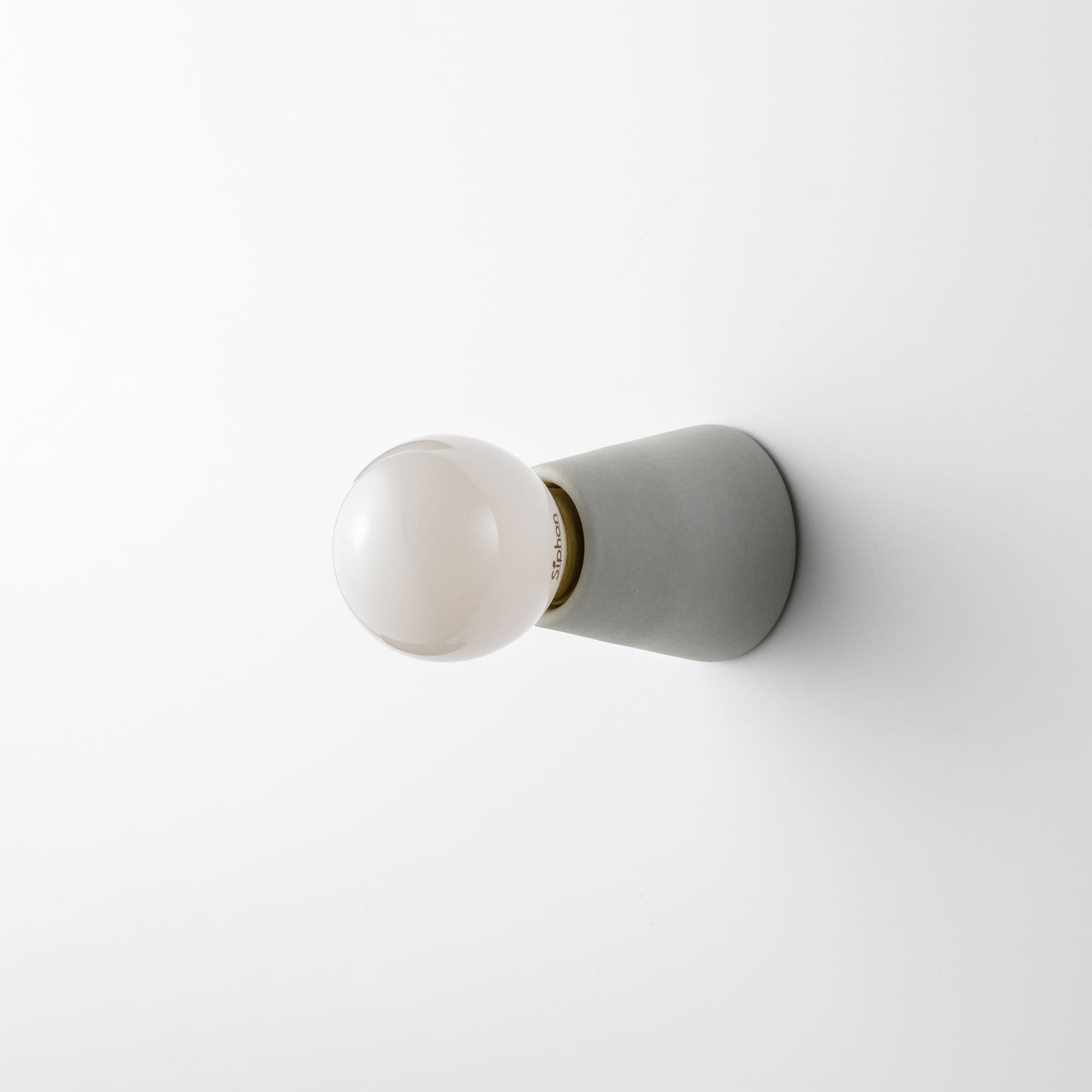 フロストLED電球 φ50(E26)40W相当 スノー 2700K電球色 LT-BB008-09-G141 モデストレセップとも相性良し（写真はモデストレセップMサイズ）