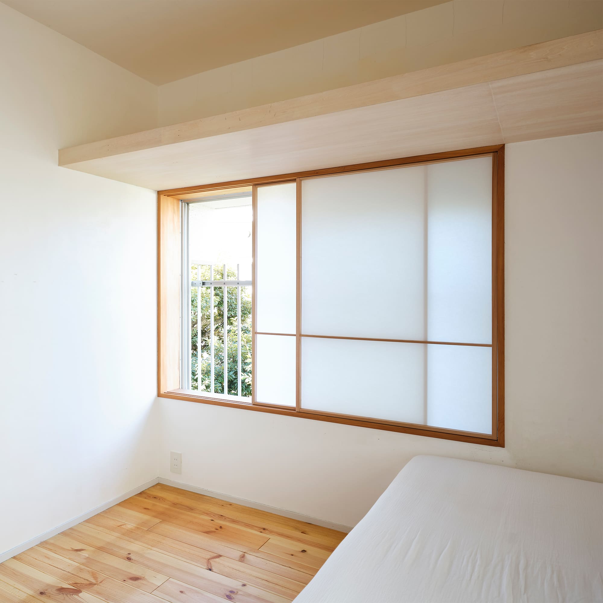 障子 腰窓タイプ DW-DR009-01-G164 （撮影：中村晃）