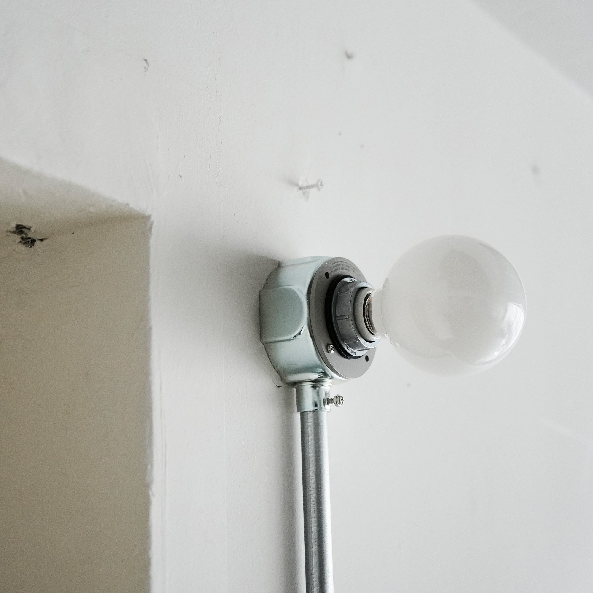 工業系レセップ フラットグレー LT-BR001-15-G141 ボール電球φ95を使った事例