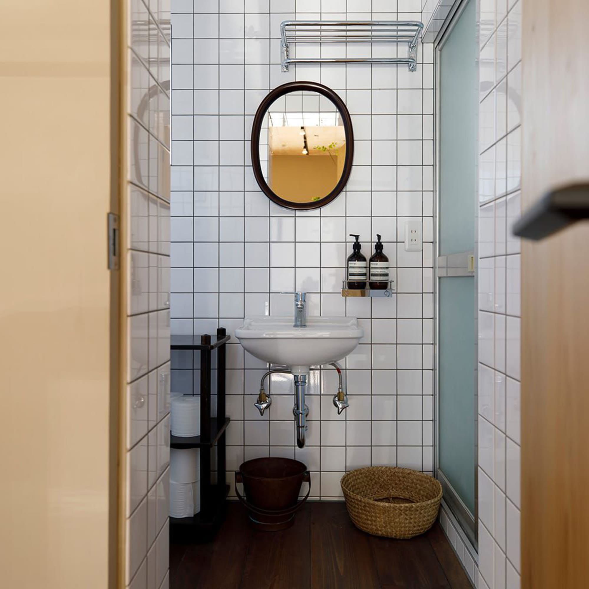 ホテル金物 コンビネーションタオル棚 W500 KB-AC021-04-G141 写真提供：SWAY DESIGN／photo：イマデラガク（ハプト）