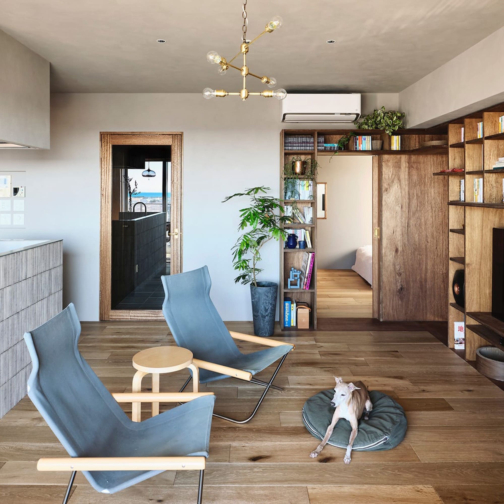 燻蒸フローリング オーク180/オイル塗装 FL-FL026-02-G173 オーク180の施工事例（写真提供：一級建築士事務所 knof ／ 撮影：Haruki Kodama）