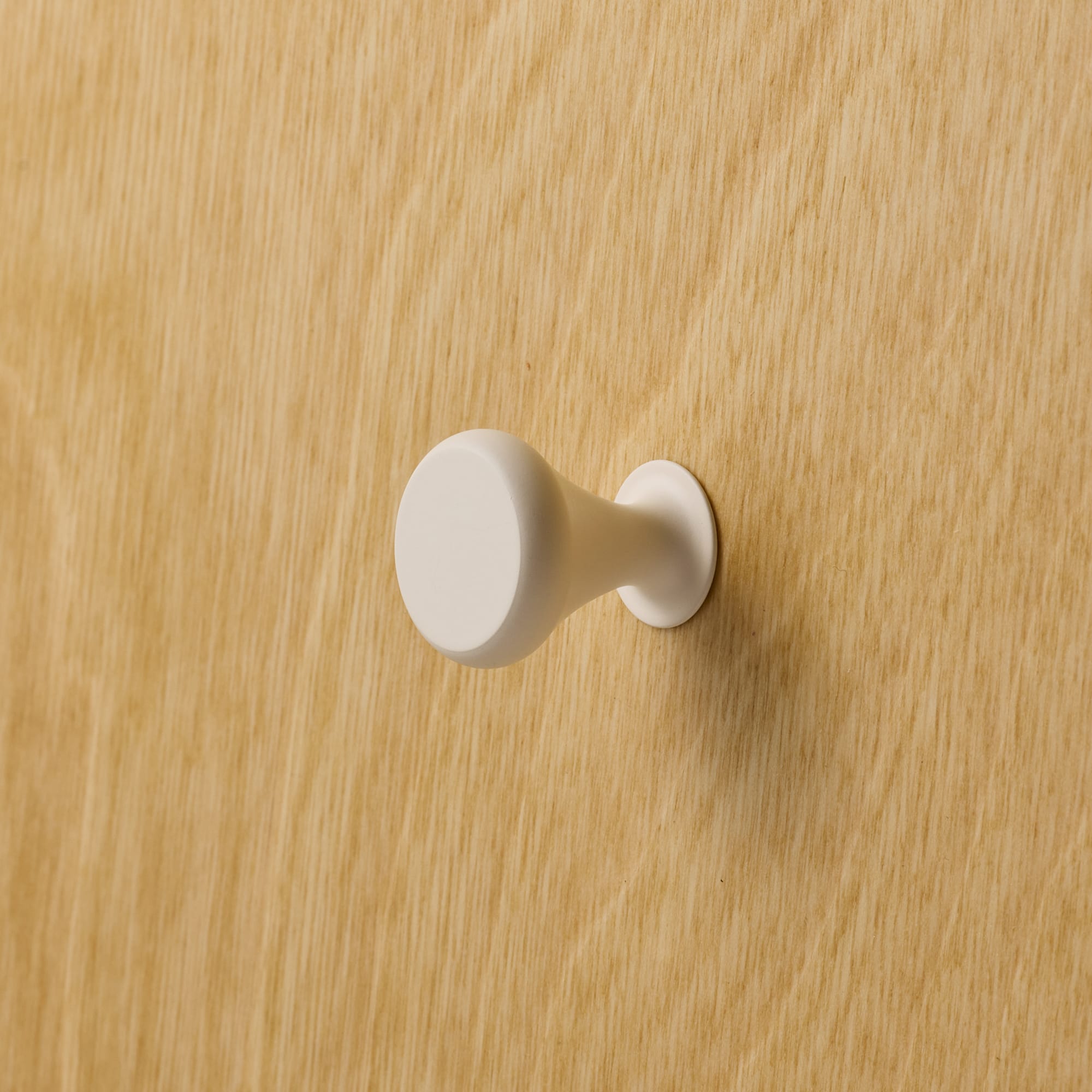 オヨンミンつまみ ゴブレット20 PS-HD025-03-G141 バーチ材と合わせたイメージ