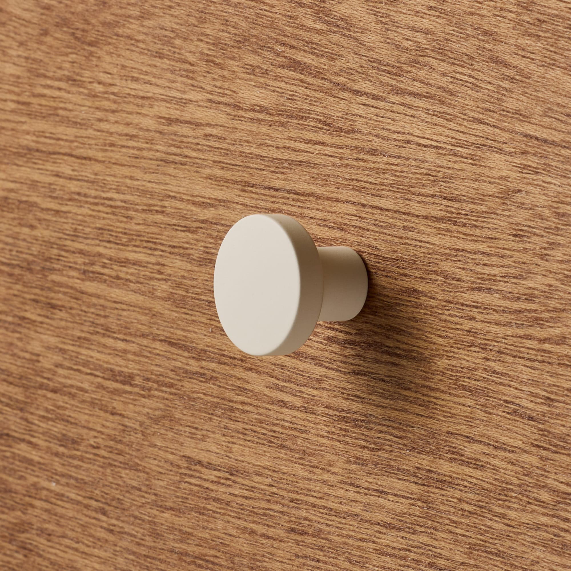 オヨンミンつまみ コンポート19 PS-HD025-04-G141 ラワン材と合わせたイメージ