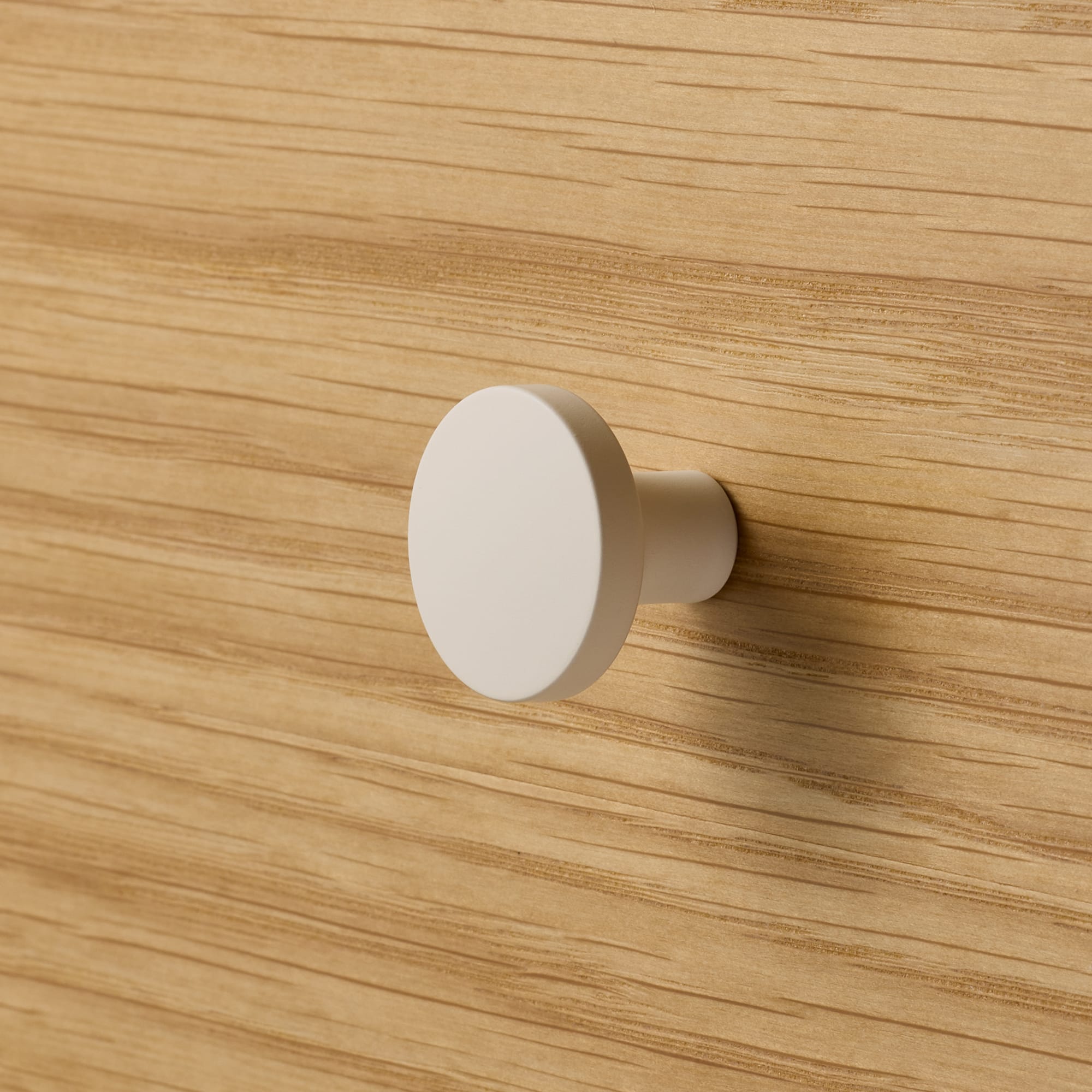 オヨンミンつまみ コンポート24 PS-HD025-05-G141 オーク材と合わせたイメージ