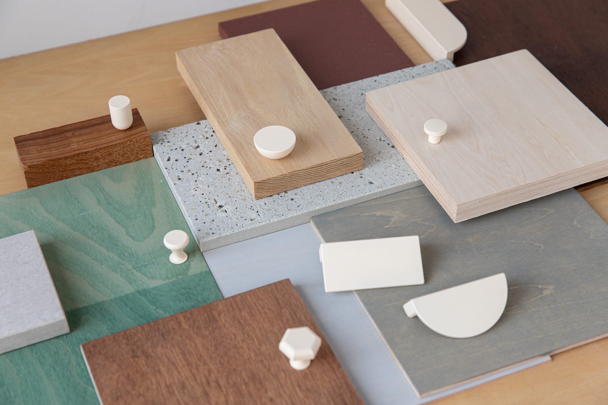 オヨンミンつまみ ハーフサークル PS-HD025-11-G141 クローゼットなど把手から、家具や引き出しに使うつまみサイズまで、取り入れやすいラインナップを揃えました