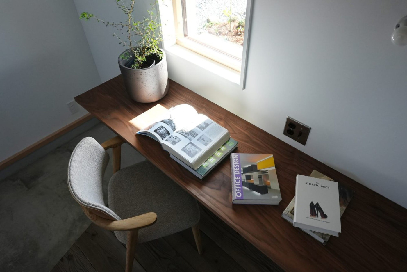 フリーカット無垢材 カスタム ウォルナット PS-TT009-02-G165 カスタムページでは壁側を除いた3辺の角丸や面取りが可能です。ウォルナット／T25・自然塗料塗装