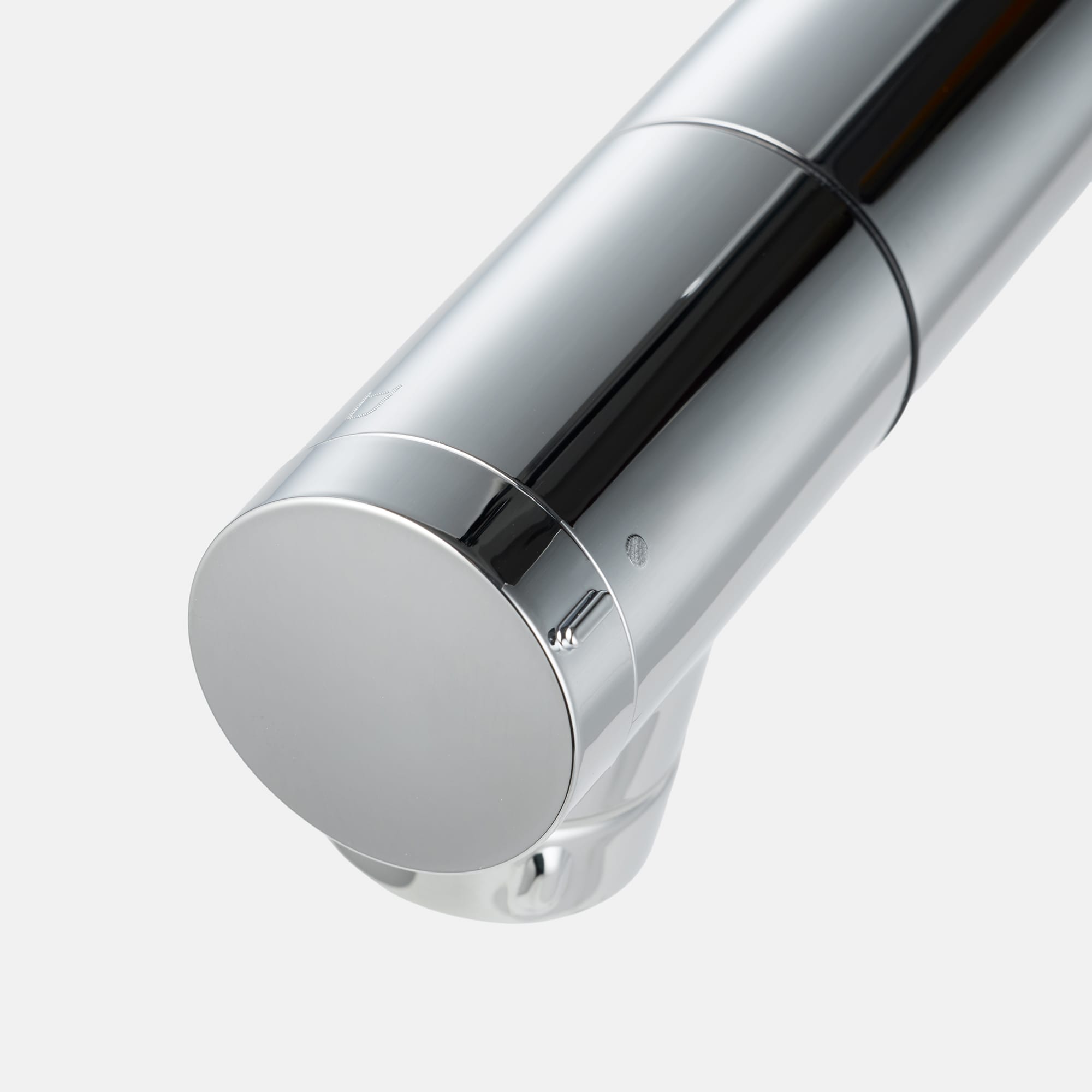 浄水器付き切替混合栓 ストレート（スパウト内蔵） クローム KB-PT002-22W-G201 スパウトの手前に浄水切替レバーがあります