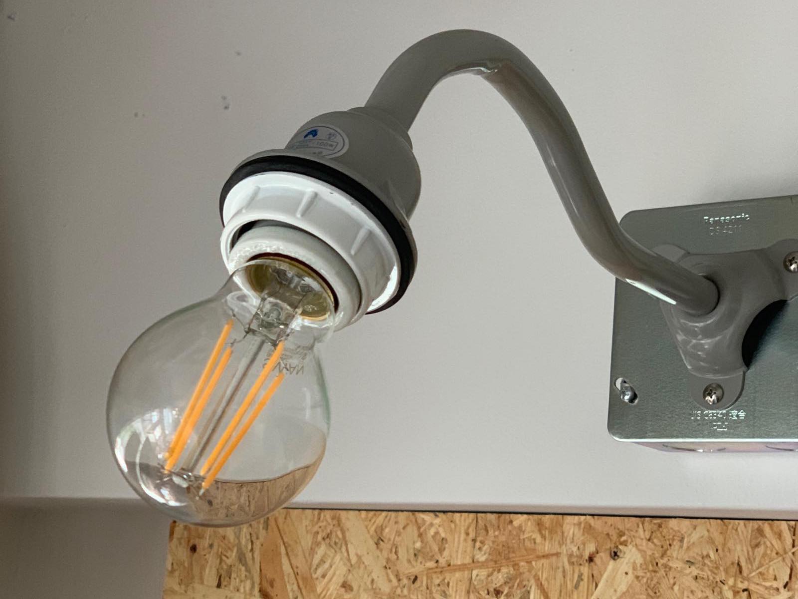 ビンテージLED電球 LED一般電球型(E26)60W相当 2700K LT-BB002-20-G141 工業系照明との組み合わせ