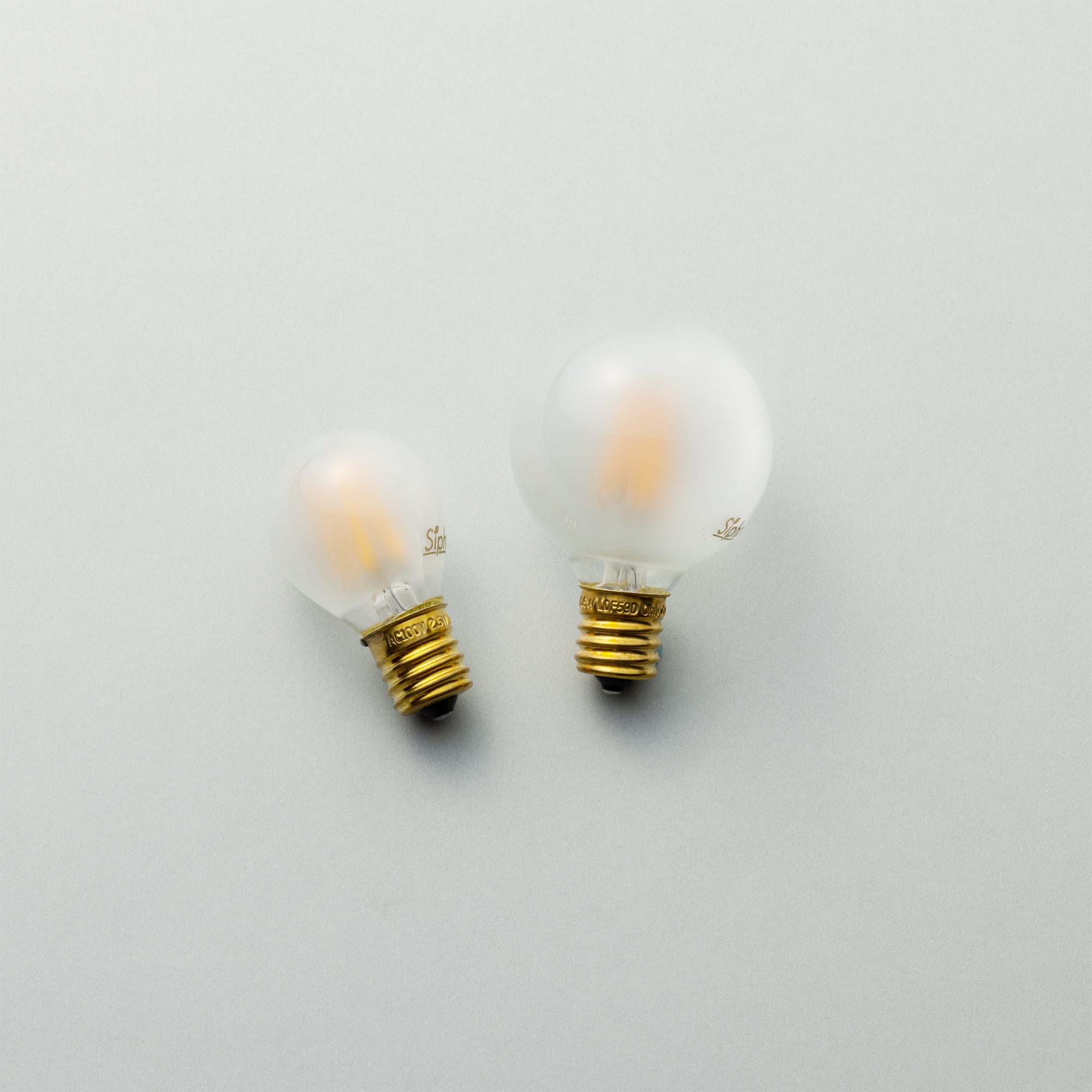 フロストLED電球 φ35(E17)25W相当 アイス 2200K電球色 LT-BB008-05-G141 左：φ35　右：φ50