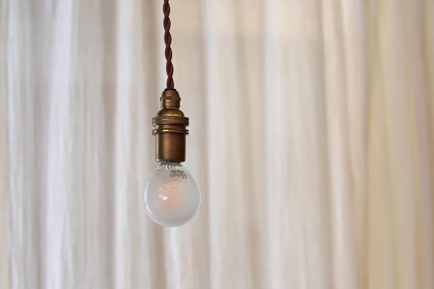 フロストLED電球 φ50(E17)25W相当 アイス 2200K電球色 LT-BB008-07-G141 真鍮ソケットコードE17 と相性よし