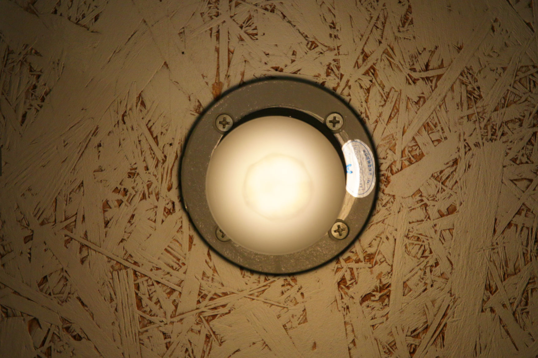 フロストLED電球 φ60(E26)45W相当 アイス 2700K電球色 LT-BB008-02-G141 アイスは電球頭に影がでるので、壁付けの際はご注意ください（画像は2600K）　※ 2600Kは2700Kの旧仕様です