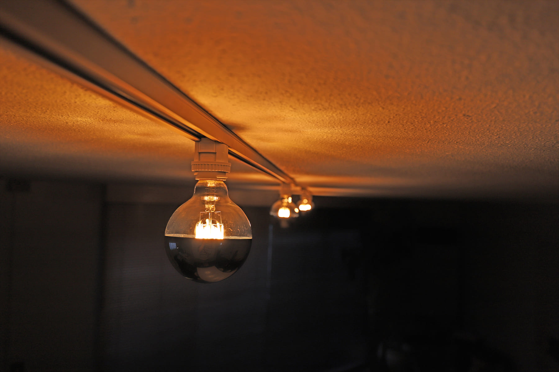 ミラーLED電球 φ95(E26)55W相当 シルバー 2700K電球色 LT-BB007-06-G141 ライティングレールプラグにつけて（φ95 シルバー 2200K 電球色）