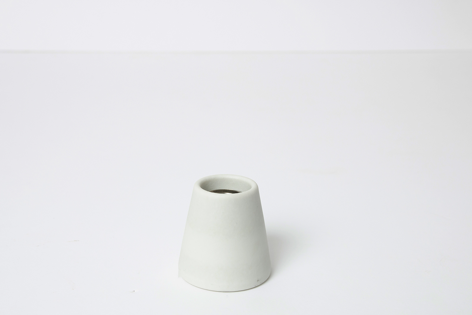 モデストレセップ Mサイズ E26 ホワイト LT-BR015-01-G141 ホワイトは釉薬をかけていない磁器そのままの色です