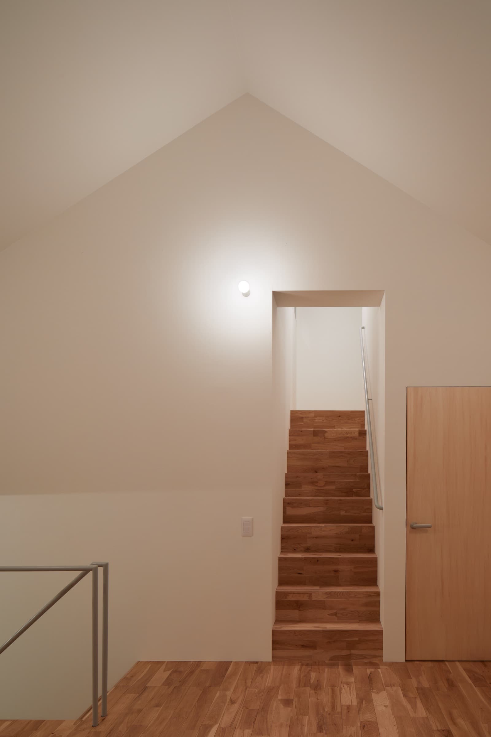 モデストレセップ Mサイズ E26 ホワイト LT-BR015-01-G141 「控えめ」という表現がしっくりくる直付け照明