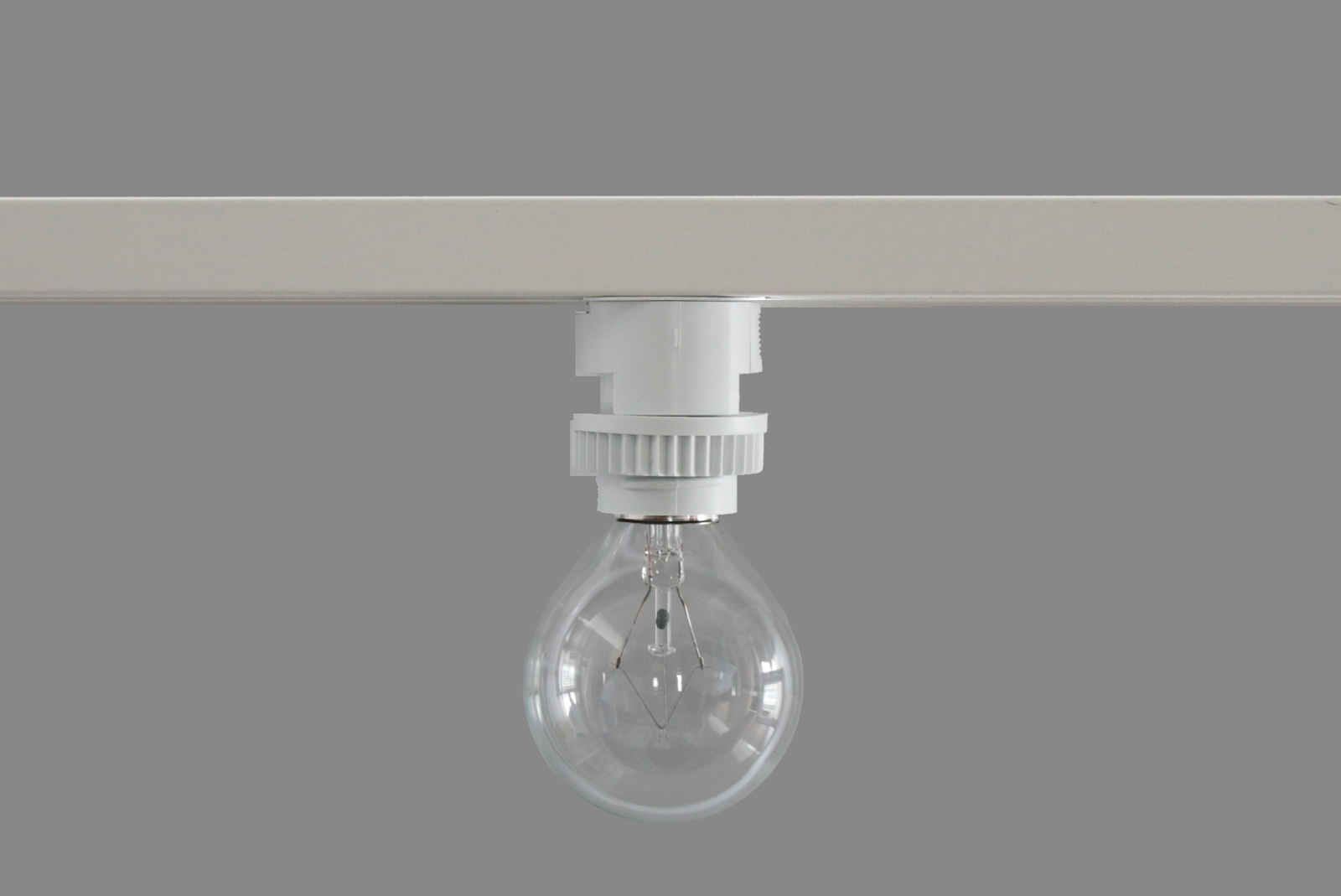 ライティングレールプラグ E17 ソケット (WH) LT-PS010-04-G141 口金E17の電球をつけることができます