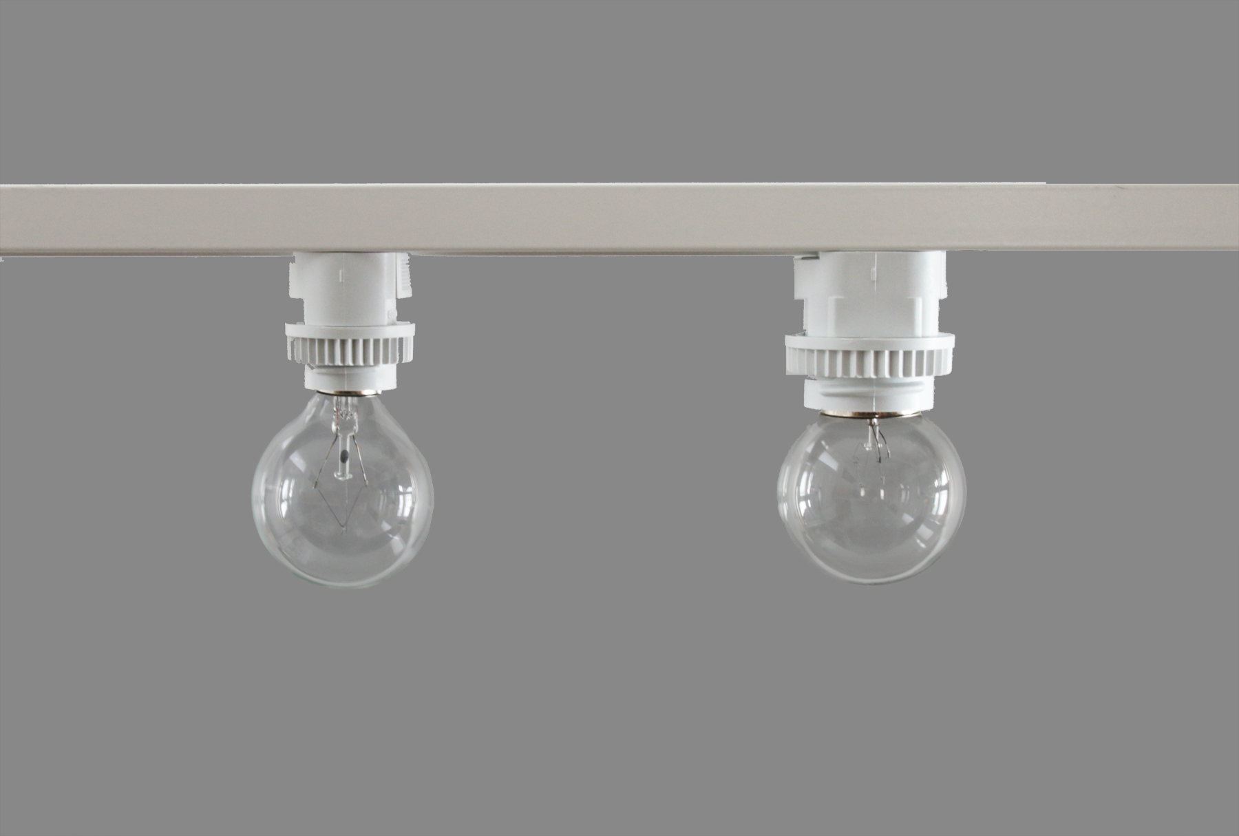 ライティングレールプラグ E17 ソケット (WH) LT-PS010-04-G141 （左）E17 （右）E26 電球はどちらも白熱ボール電球 白熱クリアボール50