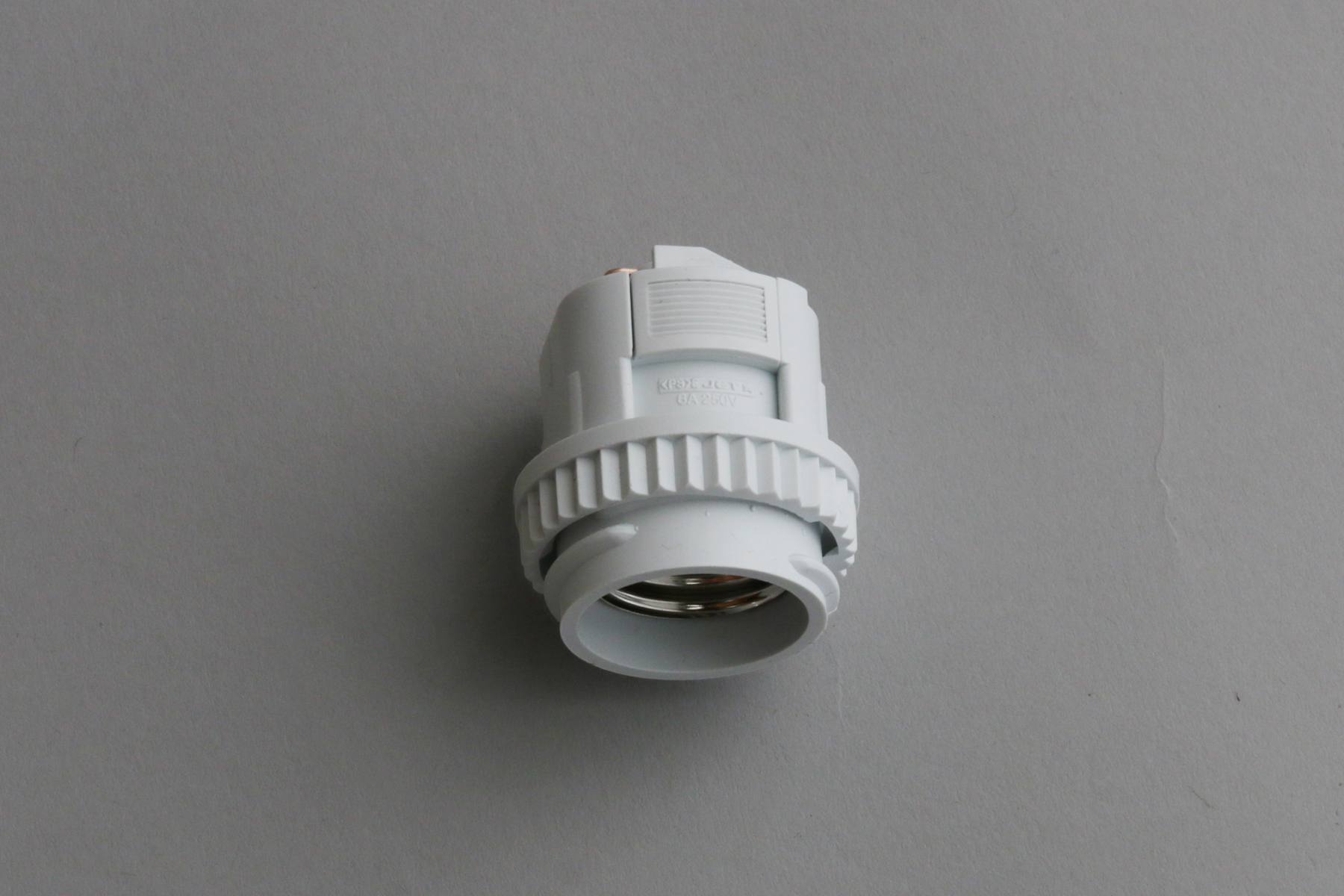 ライティングレールプラグ E26 ソケット (WH) LT-PS010-02-G141 口金E26用の電球ソケット（ホワイト）