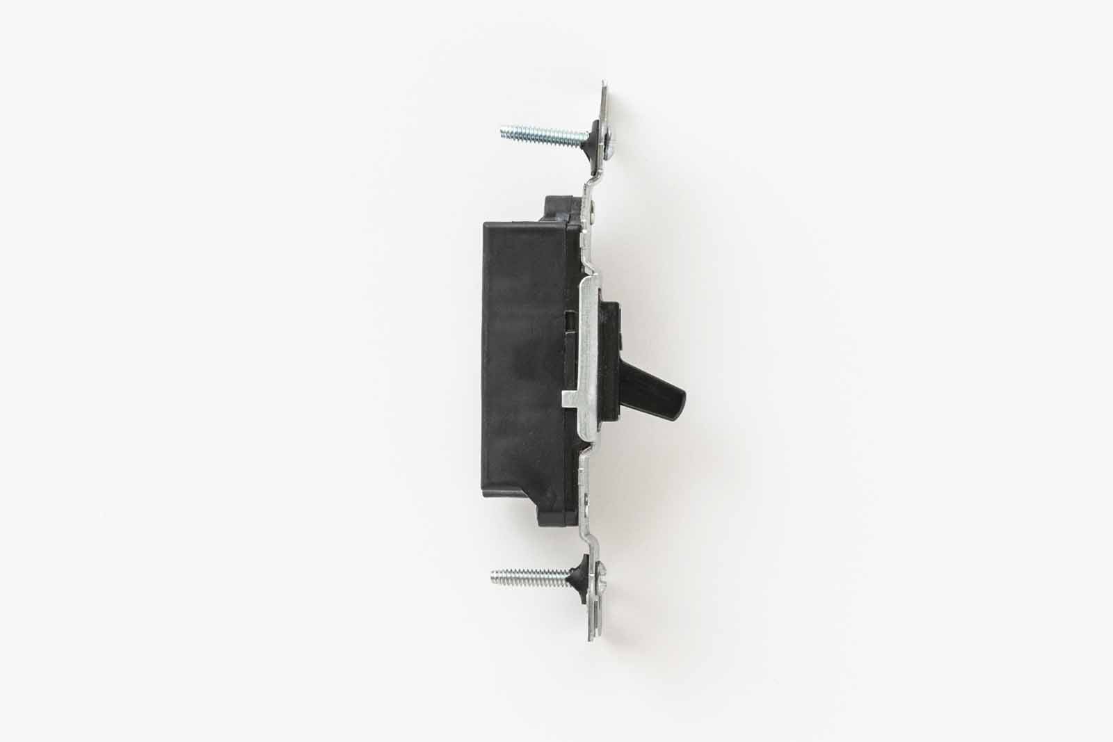 アメリカンスイッチ 片切スイッチ (BK) LT-PS008-OP11-G141 海外からの輸入品につき、裏面の仕様が画像と異なる場合がありますが、使用上影響ありません