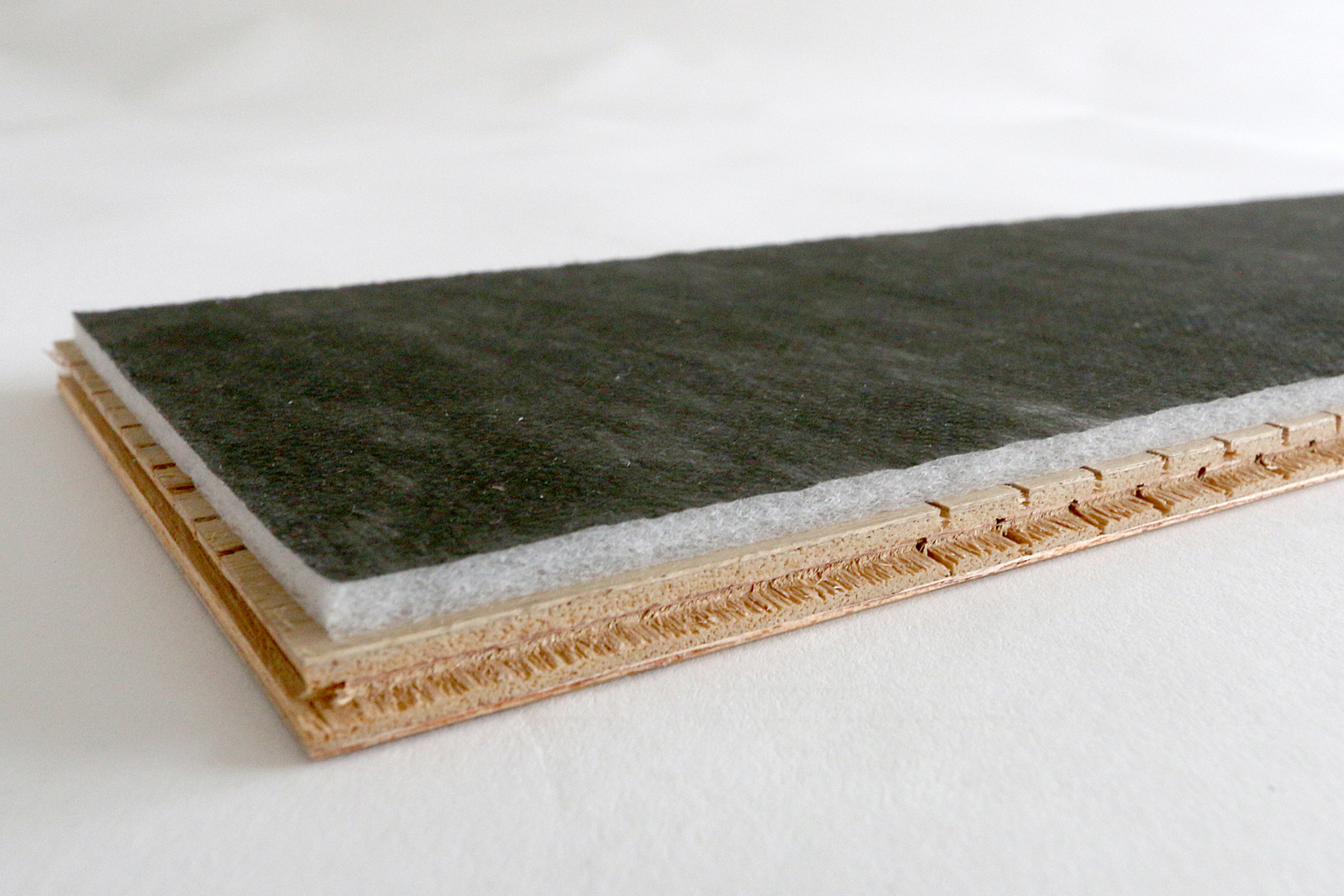 遮音フローリング ナチュラルオーク FL-FL004-01-G131 裏側に遮音用の緩衝材が貼付けてあります