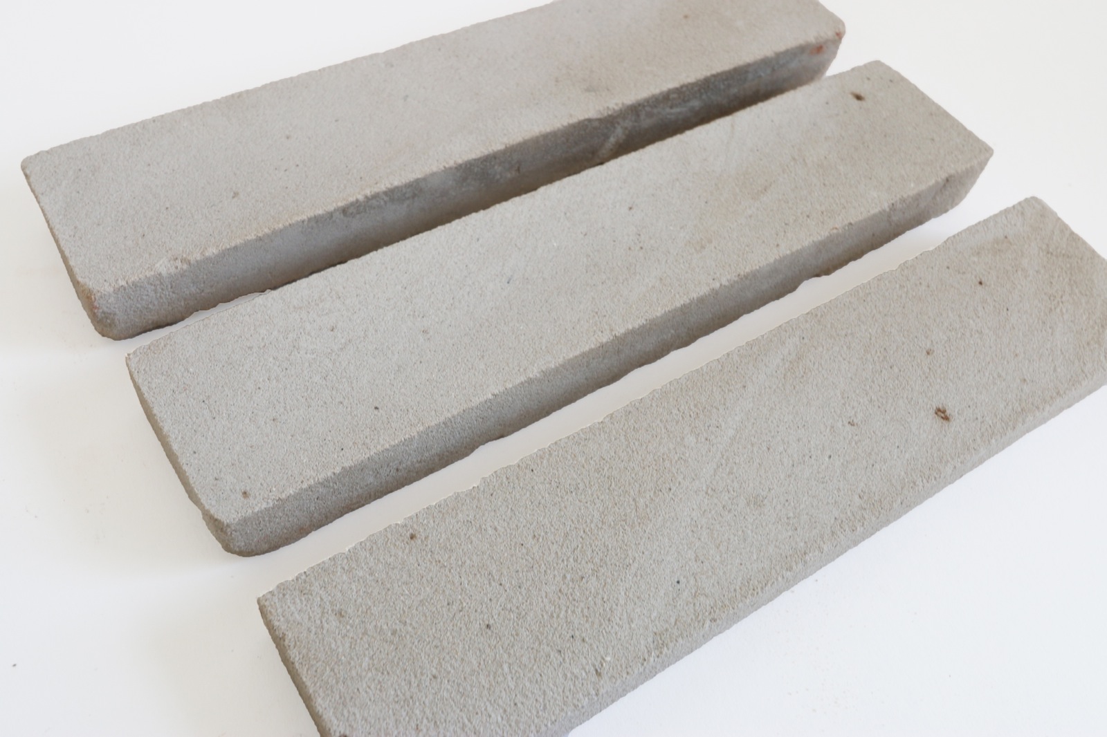 チャイナブリック 大連ホワイト（古材） WL-TL017-05-G141 こちらは裏面。レンガをスライスした断面であることが分かる