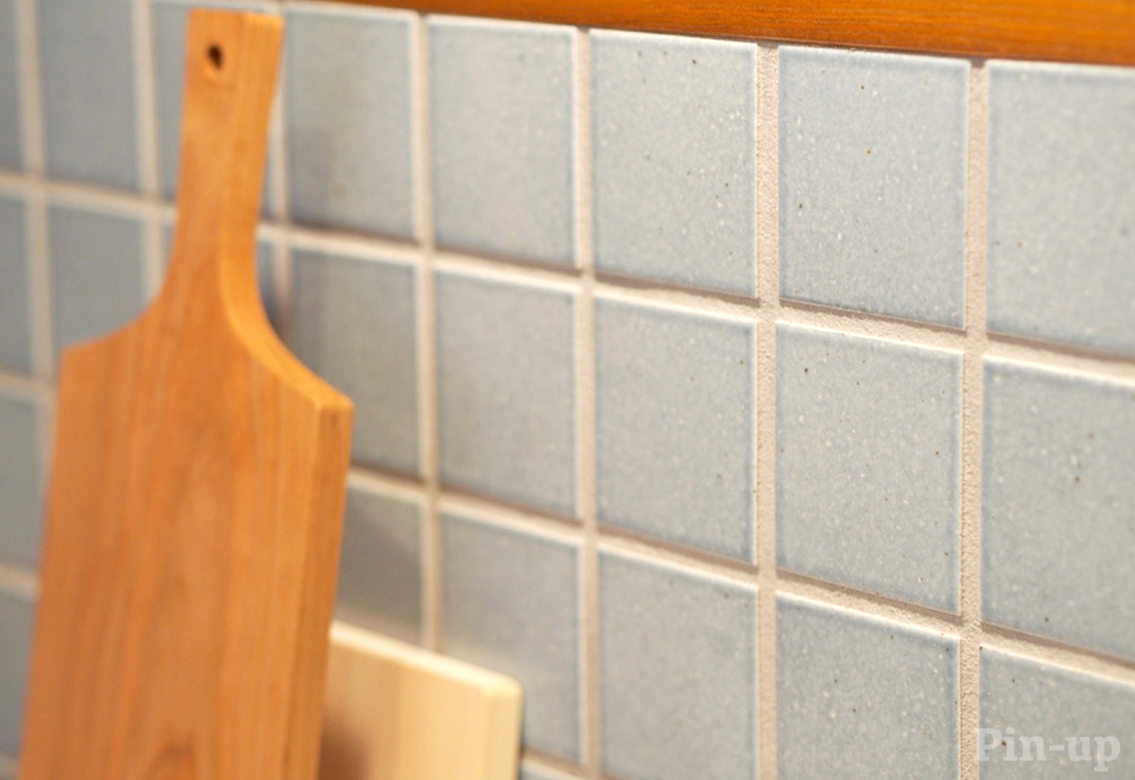 古窯70角タイル アクアブルー（ケース） WL-TL012-06-G141 ツルっとしたタイルとはまた異なった表情で、一枚一枚ムラがあるのが特徴（アクアブルー）