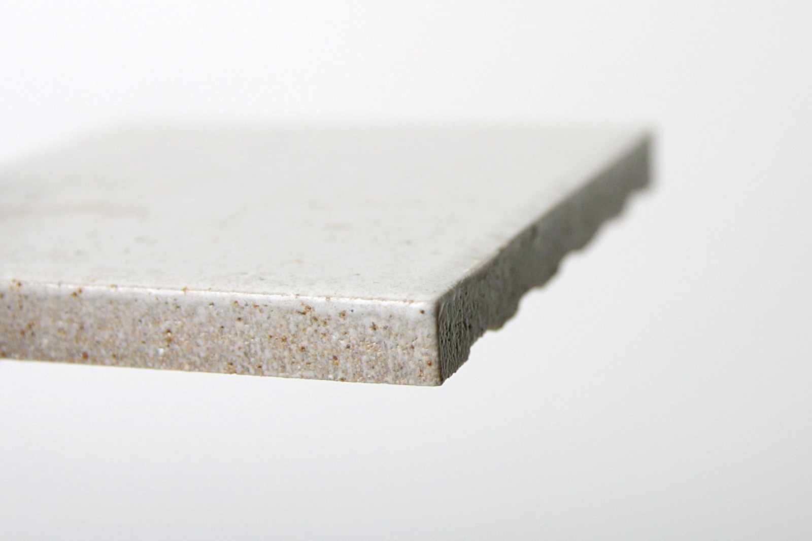 古窯70角タイル パールホワイト（ケース） WL-TL012-01-G141 フチの様子