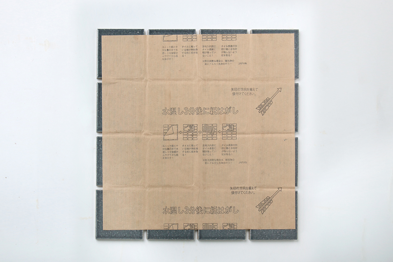 古窯70角タイル パールホワイト（ケース） WL-TL012-01-G141 お届け時は紙で繋がっています（写真はミッドナイトブルー）