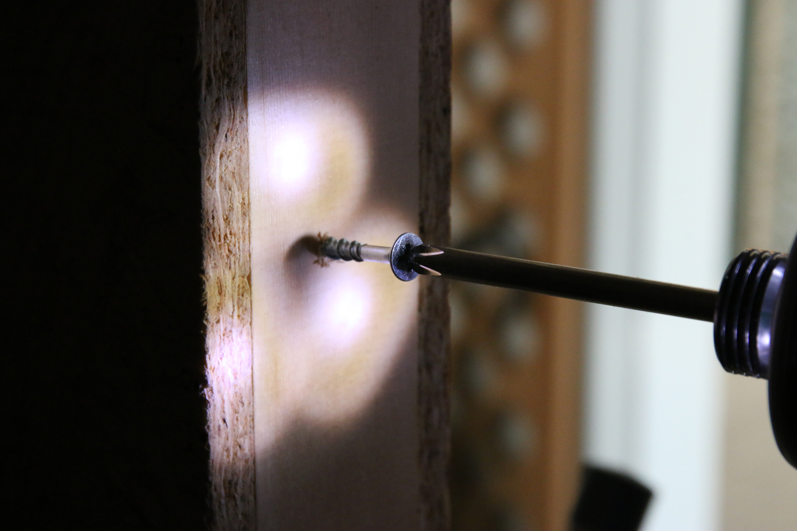 基本の道具工具 BOSCHインパクトドライバー（ビットパーツ付き） DM-TO003-17-G170 暗所の作業に便利なも3灯式LEDライト付き