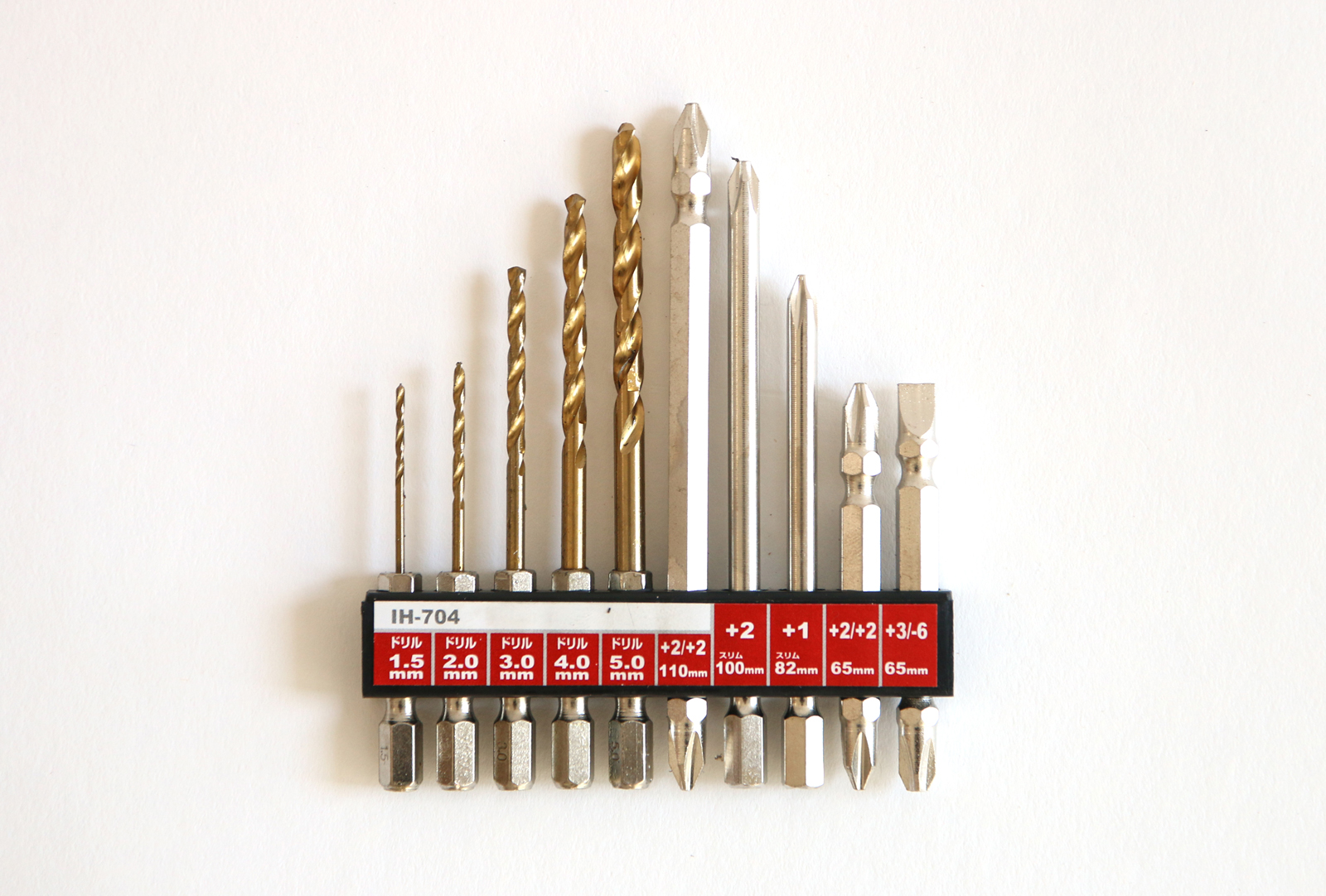 基本の道具工具 BOSCHインパクトドライバー（ビットパーツ付き） DM-TO003-17-G170 すぐ作業ができるようビットパーツを付けました