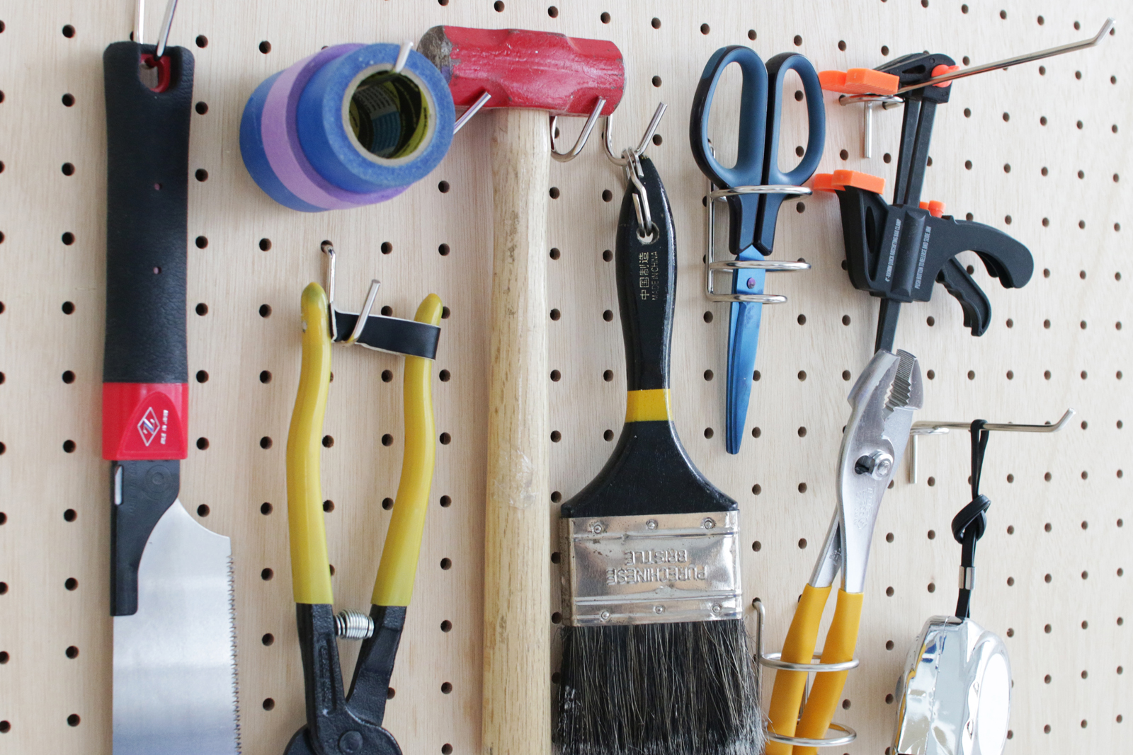 突っ張りウォールキット 有孔ボード金具 フック WL-WB010-05A-G141 専用金具は全4種類。掛け方はアイディア次第です