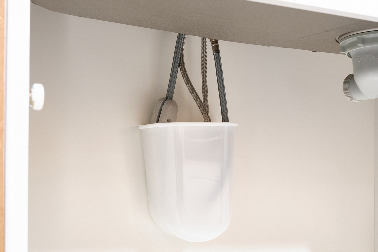 キッチン付帯パーツ 水受け容器 KB-PT005-06-G141 キッチンキャビネットに取り付けた状態