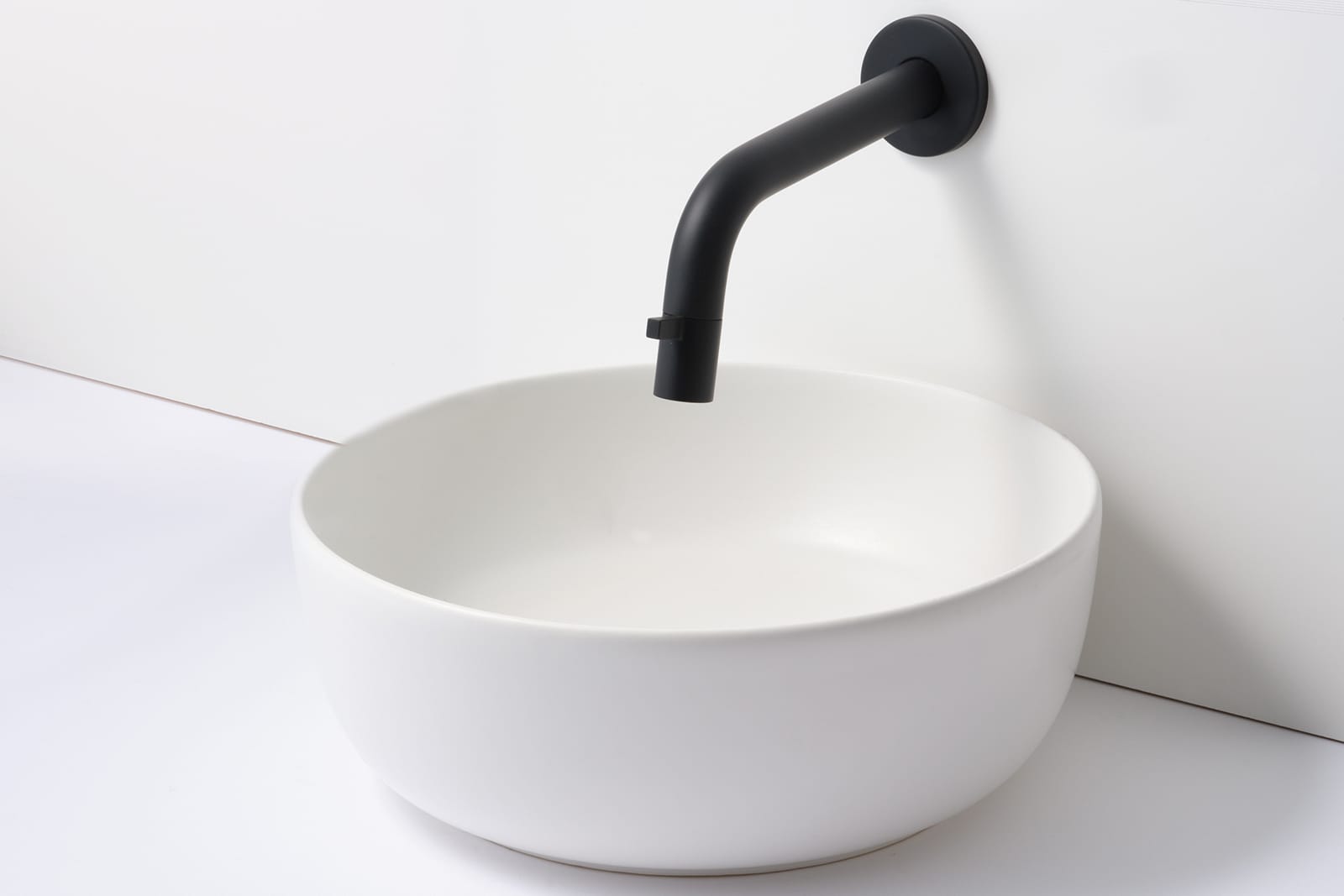 壁付けスパウトレバー水栓 洗面用 マットブラック L186 KB-TP011-04-G141