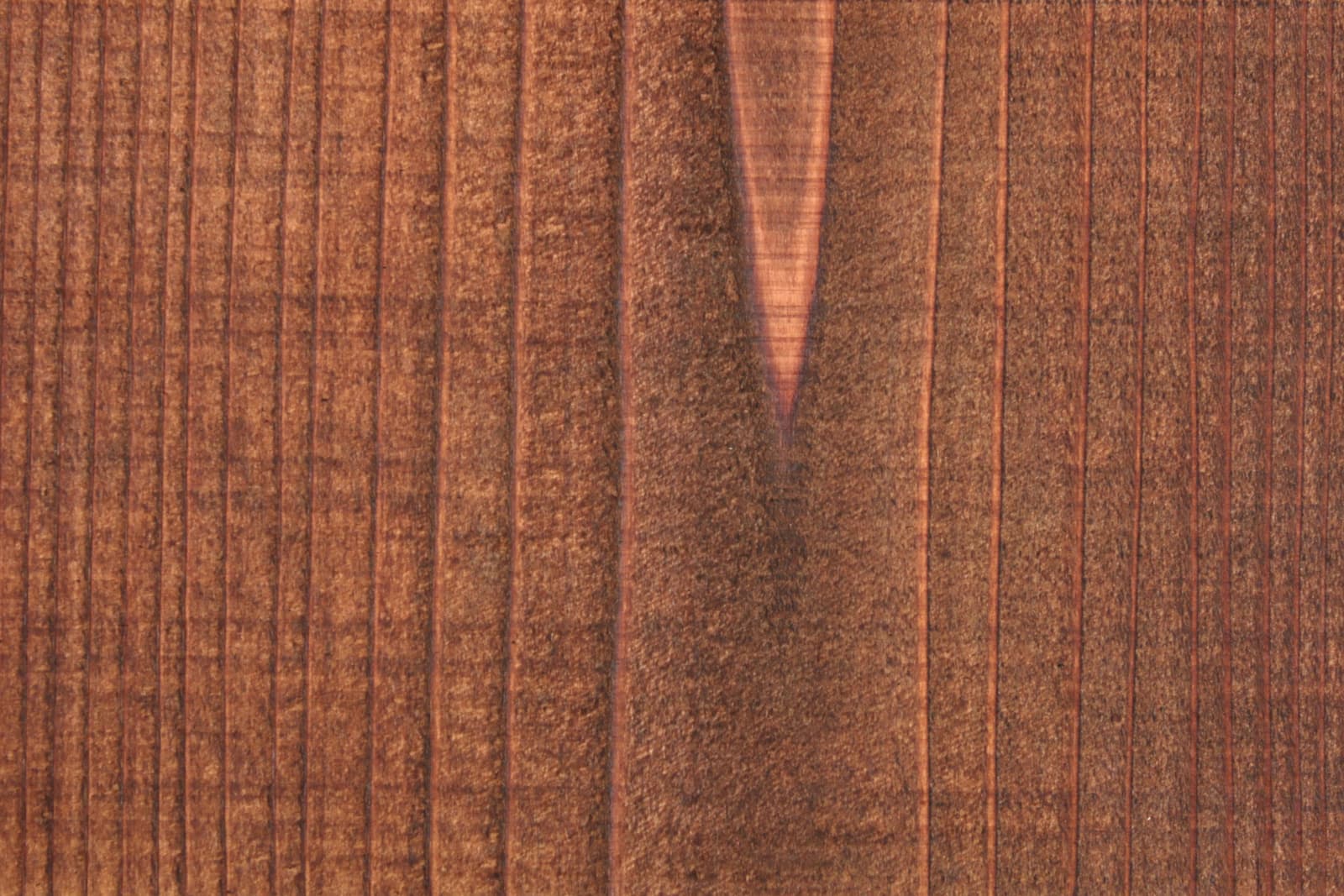 ワトコオイル ダークウォルナット 200ml缶 PT-WP005-07-G141 杉材にダークウォルナットを塗った様子