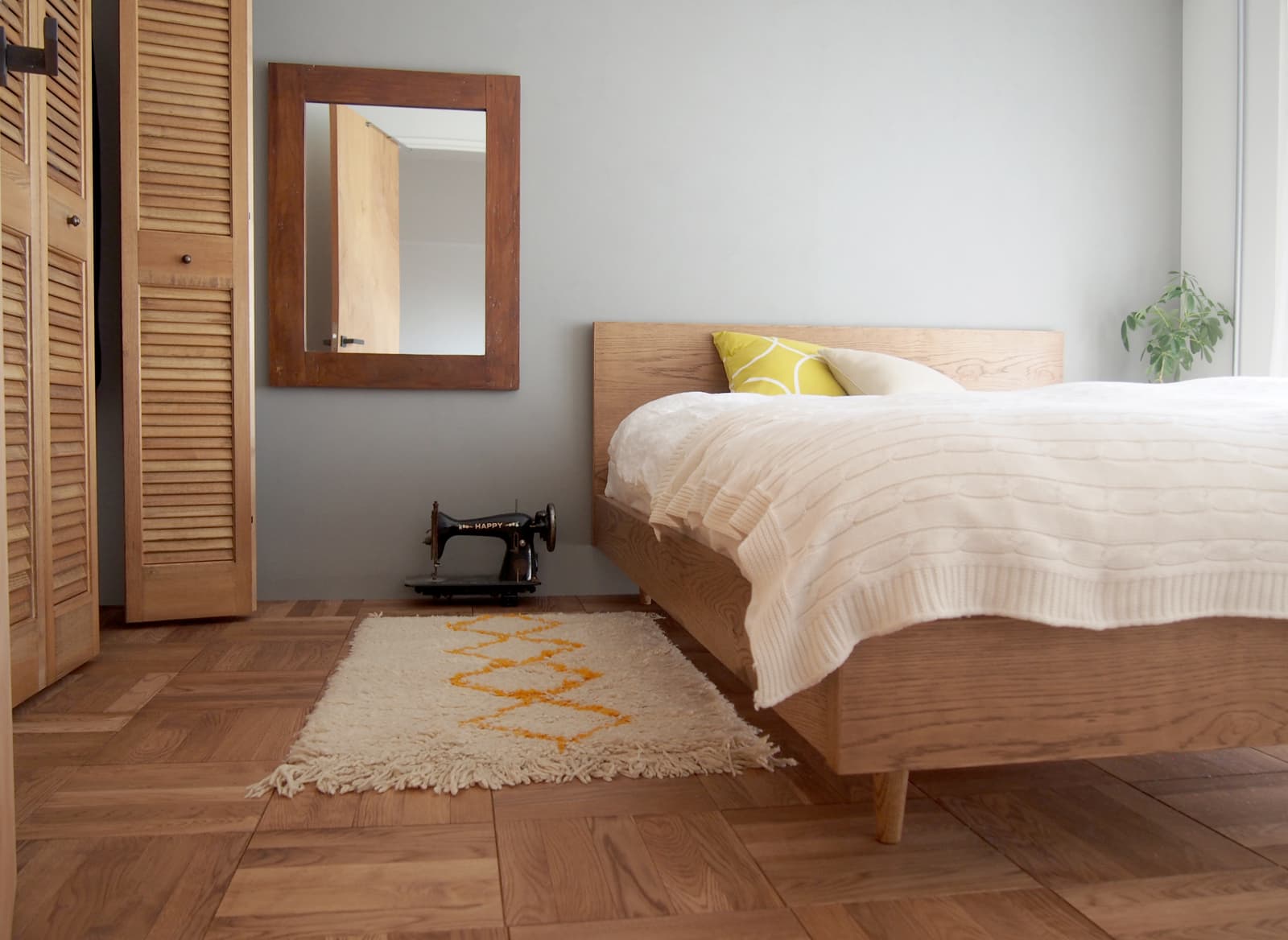 ワトコオイル チェリー 200ml缶 PT-WP005-02-G141 クローゼットにミディアムウォルナット。床にミディアムウォルナットとチェリーを2：1で混ぜたものを塗装