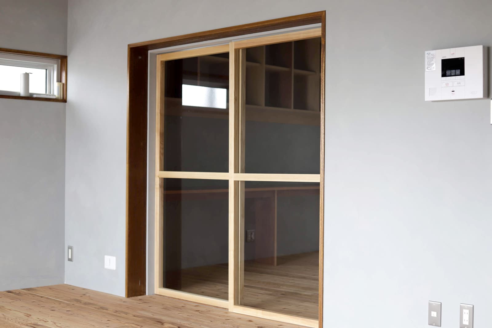 ワトコオイル ナチュラル 1L缶 PT-WP005-08-G141 ガラス引き戸とフローリングにナチュラルを塗った事例