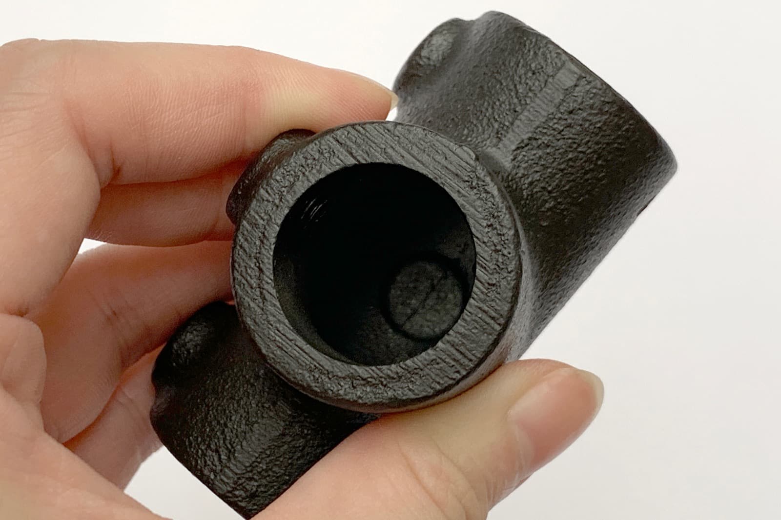 アイアンハンガーパイプ T型連結エルボ ブラック PS-HB008-37-G141 短手のこの向きの筒にはストッパーがついておりパイプを20mm差し込んだところで止まります