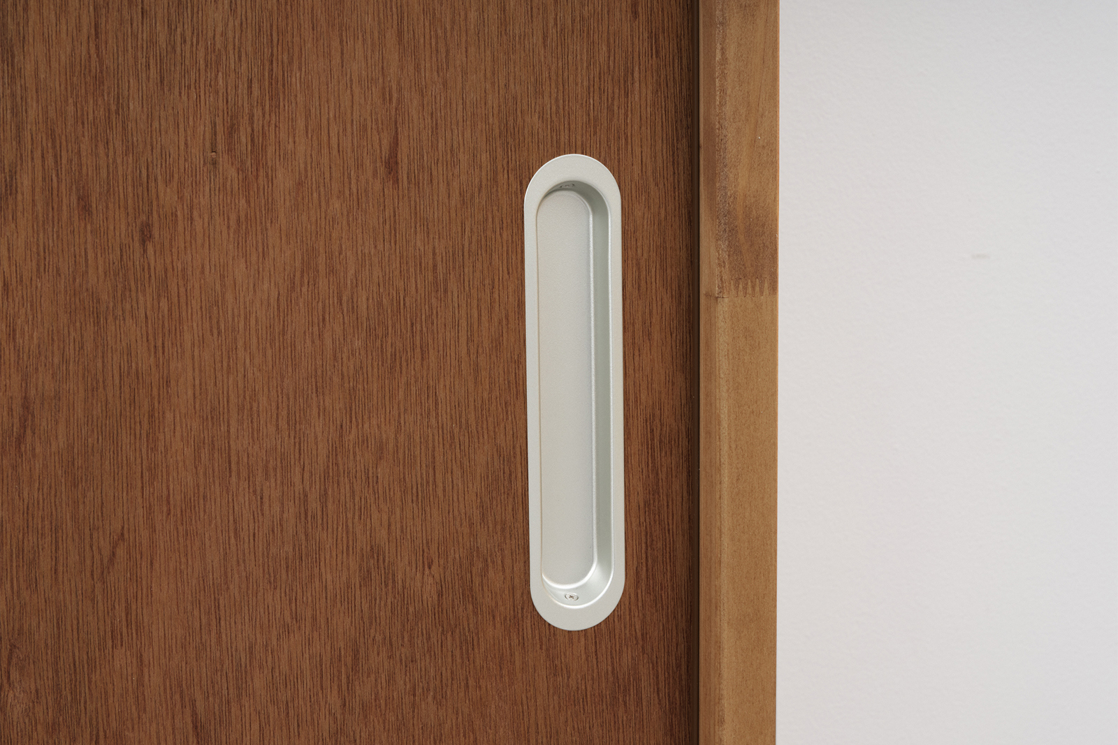 木製ユニットドア 片引き戸 ラワン DW-DR012-05-G191 付属の引き手になります